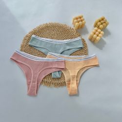 Стрінги з блискучою вставкою на резинці