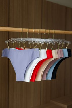 Трусики-танга в базовому дизайні