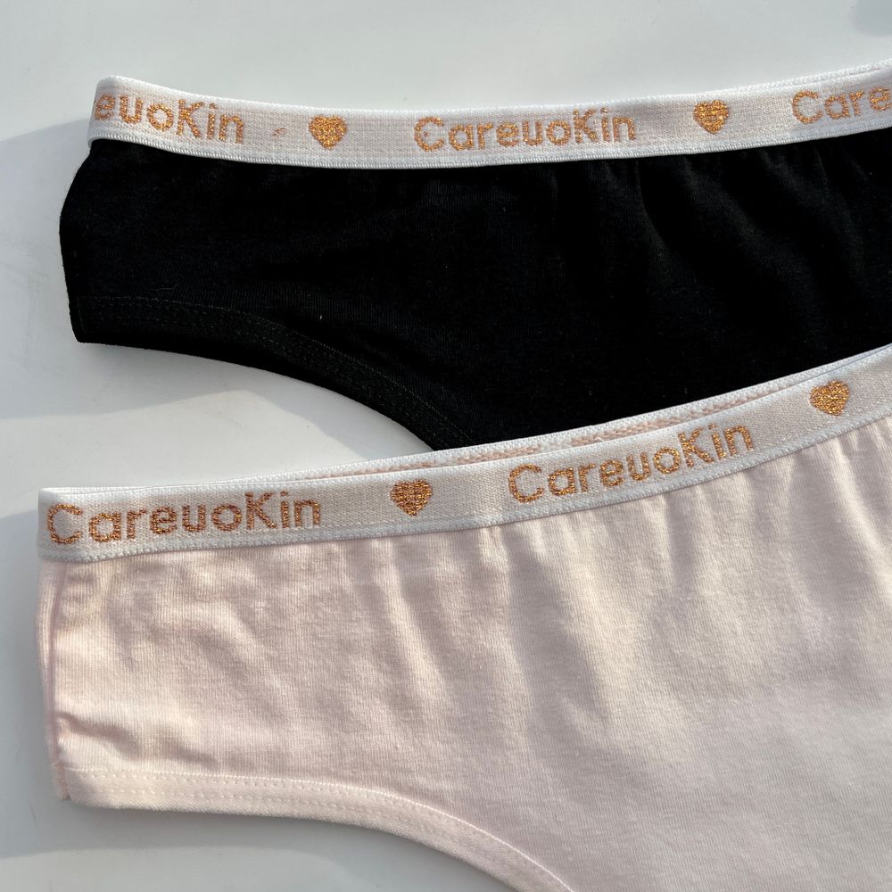 Американки з написом