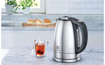 Електрочайник Electrolux EEWA7700