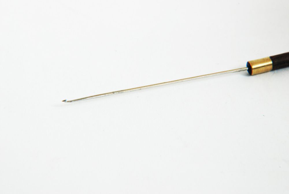 Крючок индийский для вышивки  д0,6мм  игла3,75см
