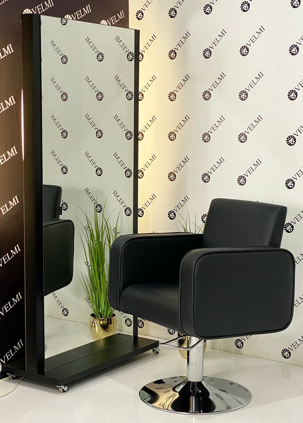 Робоче місце перукаря Dina з підсвічуванням