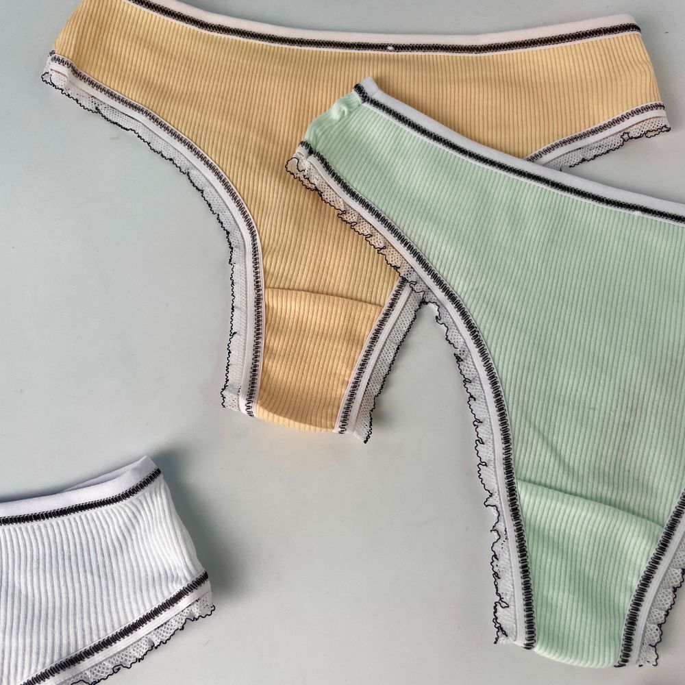 Стрінги в рубчик з вставками рюш