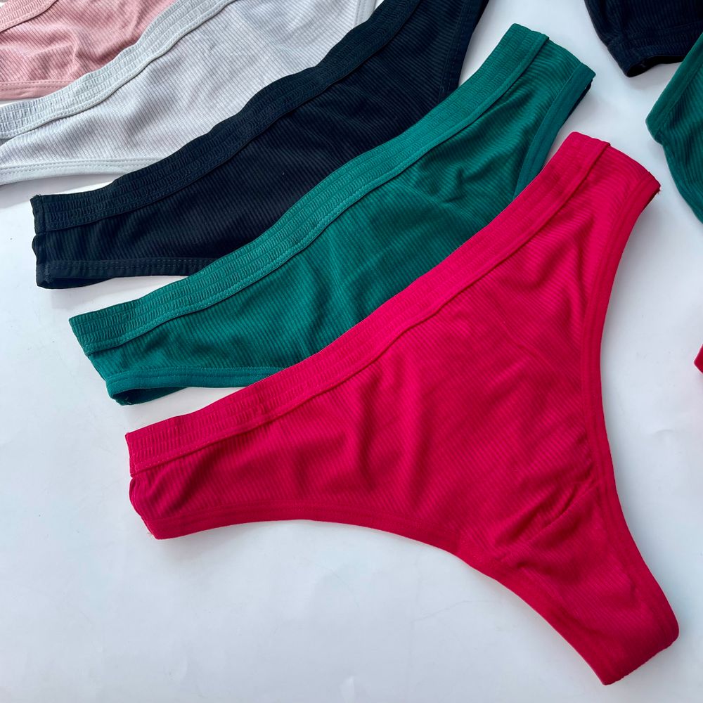 Комплект з декоративним прорізом на топі