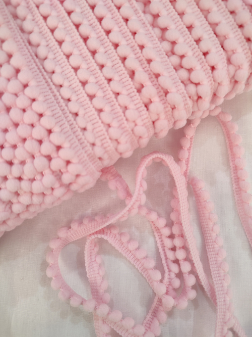 Помпоны на тесьме (5 мм)