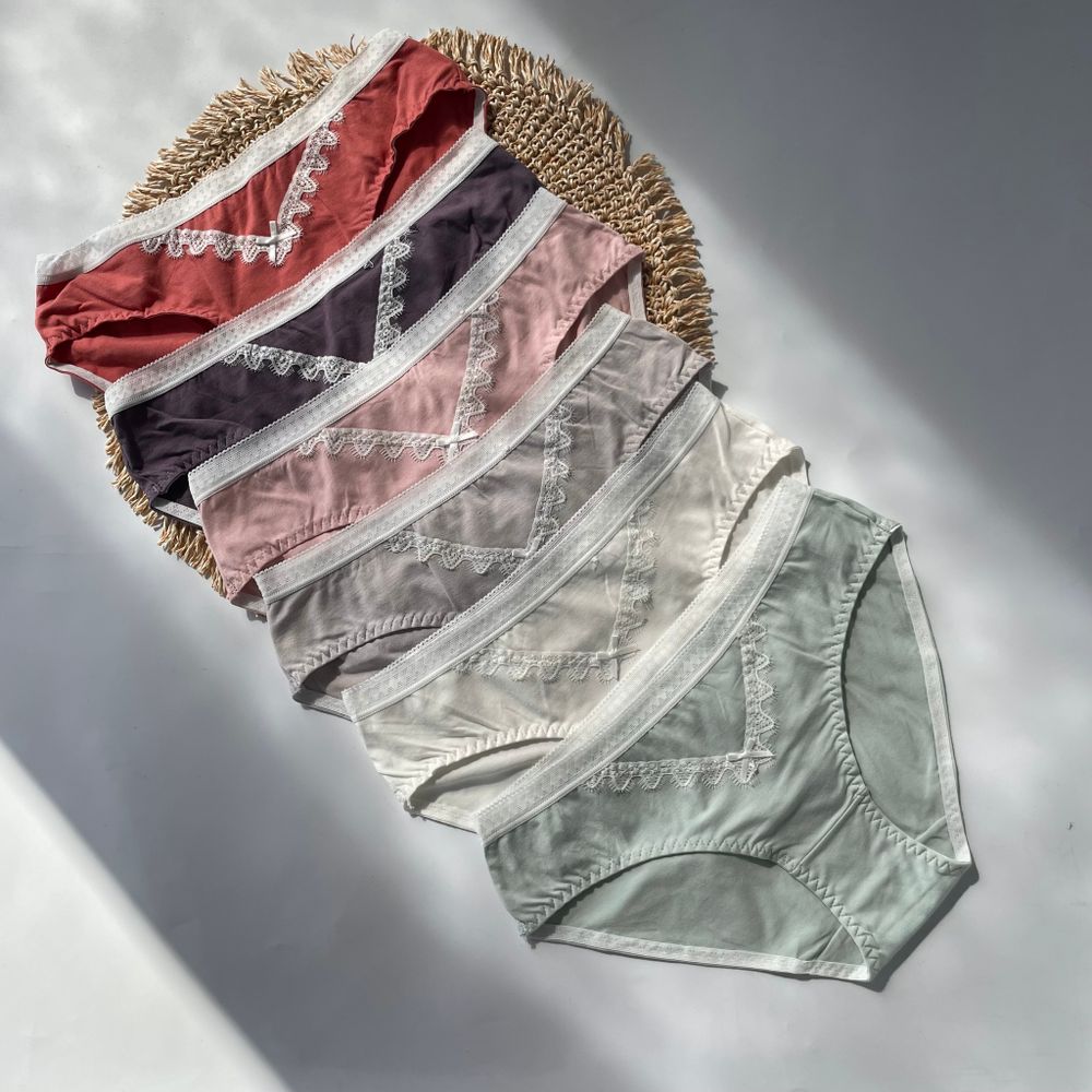 Сліпи в ставкою по центру