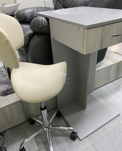 Столик Queen для експрес-манікюру