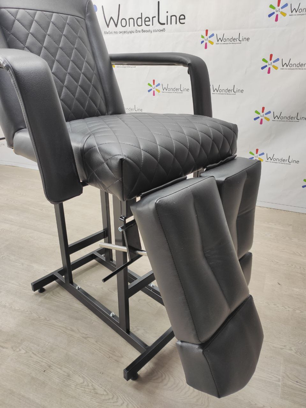 Педикюрне крісло Tertio Black