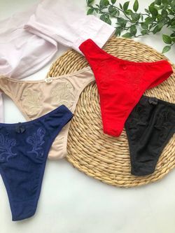 Стринги с вышивкой