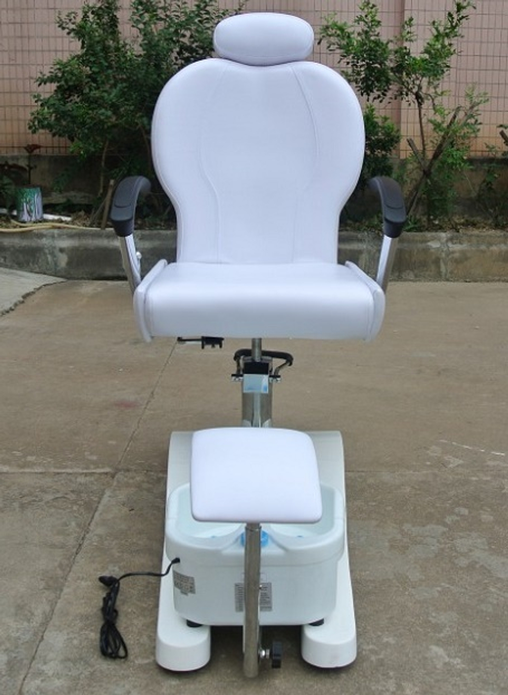 Крісло педикюрне 105А з гідромасажною ванною