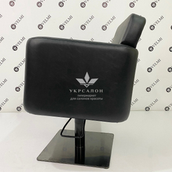 Перукарське крісло Eliot Black на квадраті