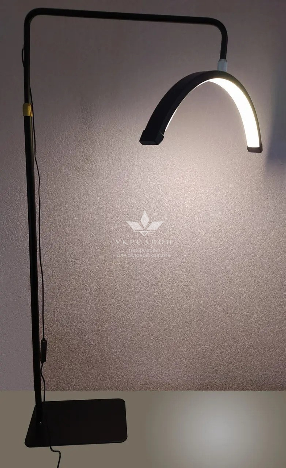 Бестеневая Led лампа для бьюти мастера универсальная полумесяц 58 см, 24 Вт, черная