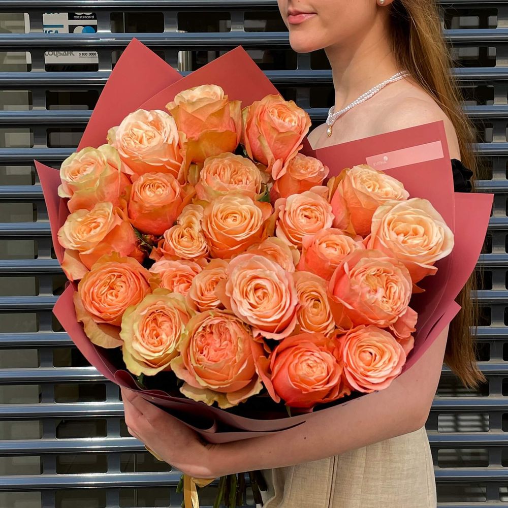 25 троянд Kahala у букеті «Помаранчева планета», Квіти: Троянда піоновидна