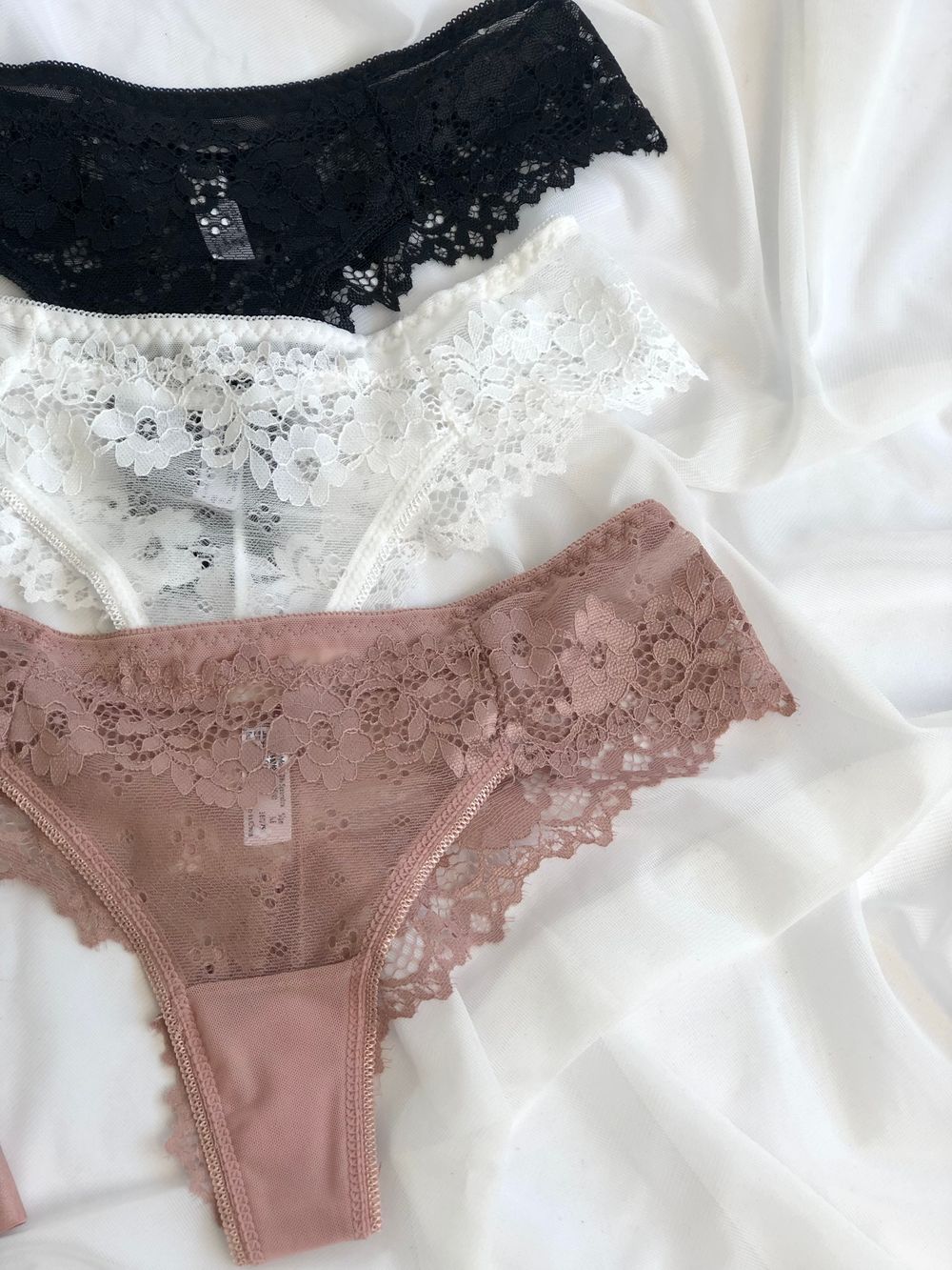 Комплект з ніжним мереживом