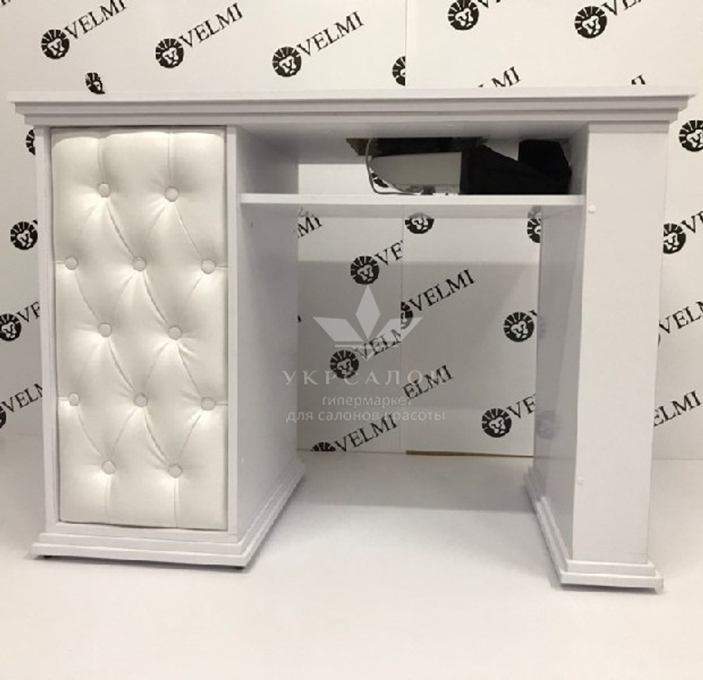 Манікюрний стіл Queen