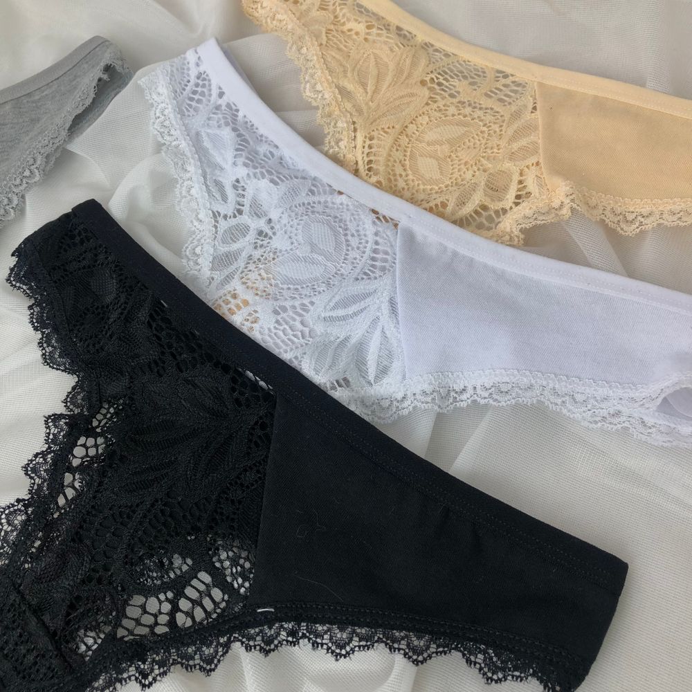 стрінги з мереживною вставкою