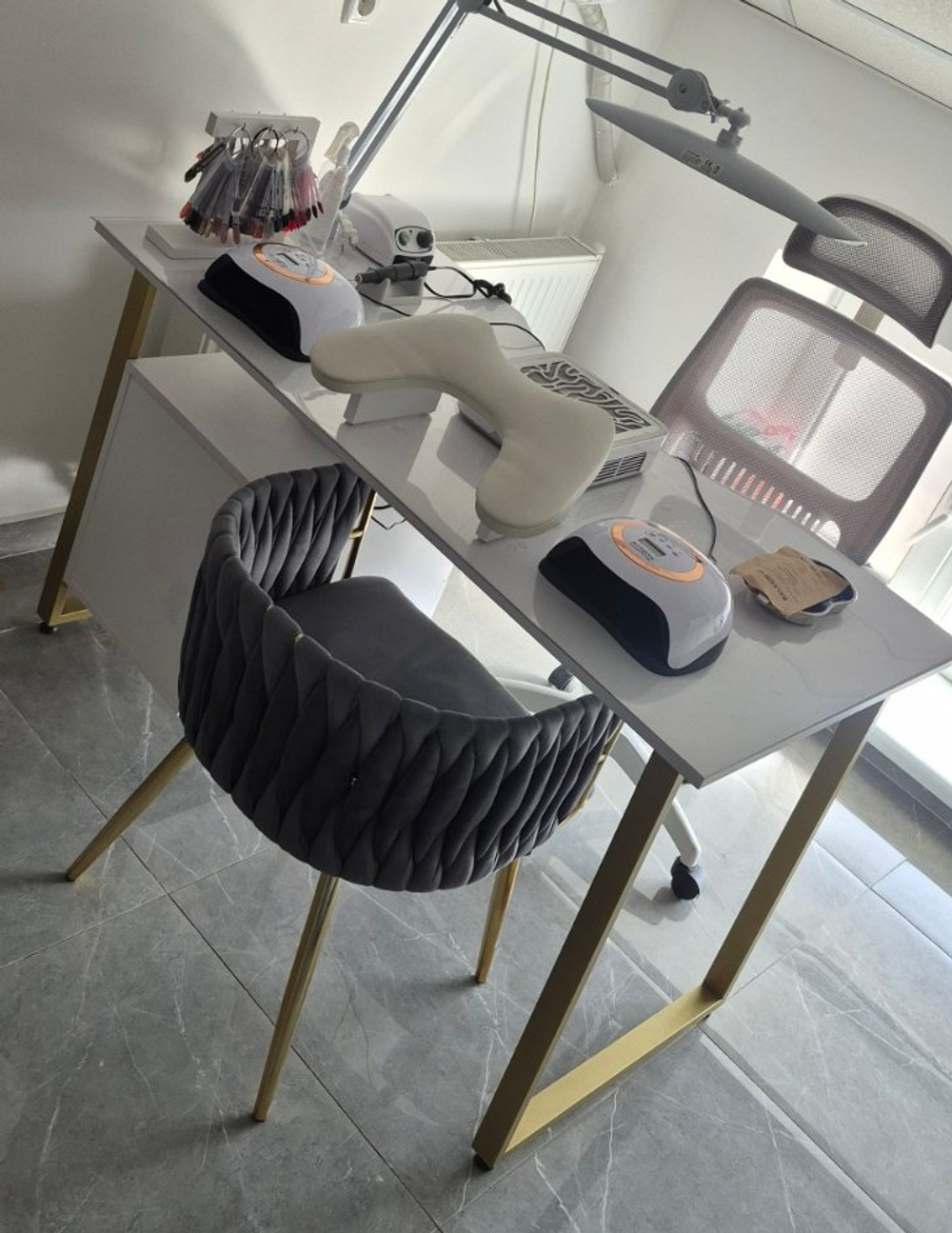 Маникюрный стол с ящиками Tertio