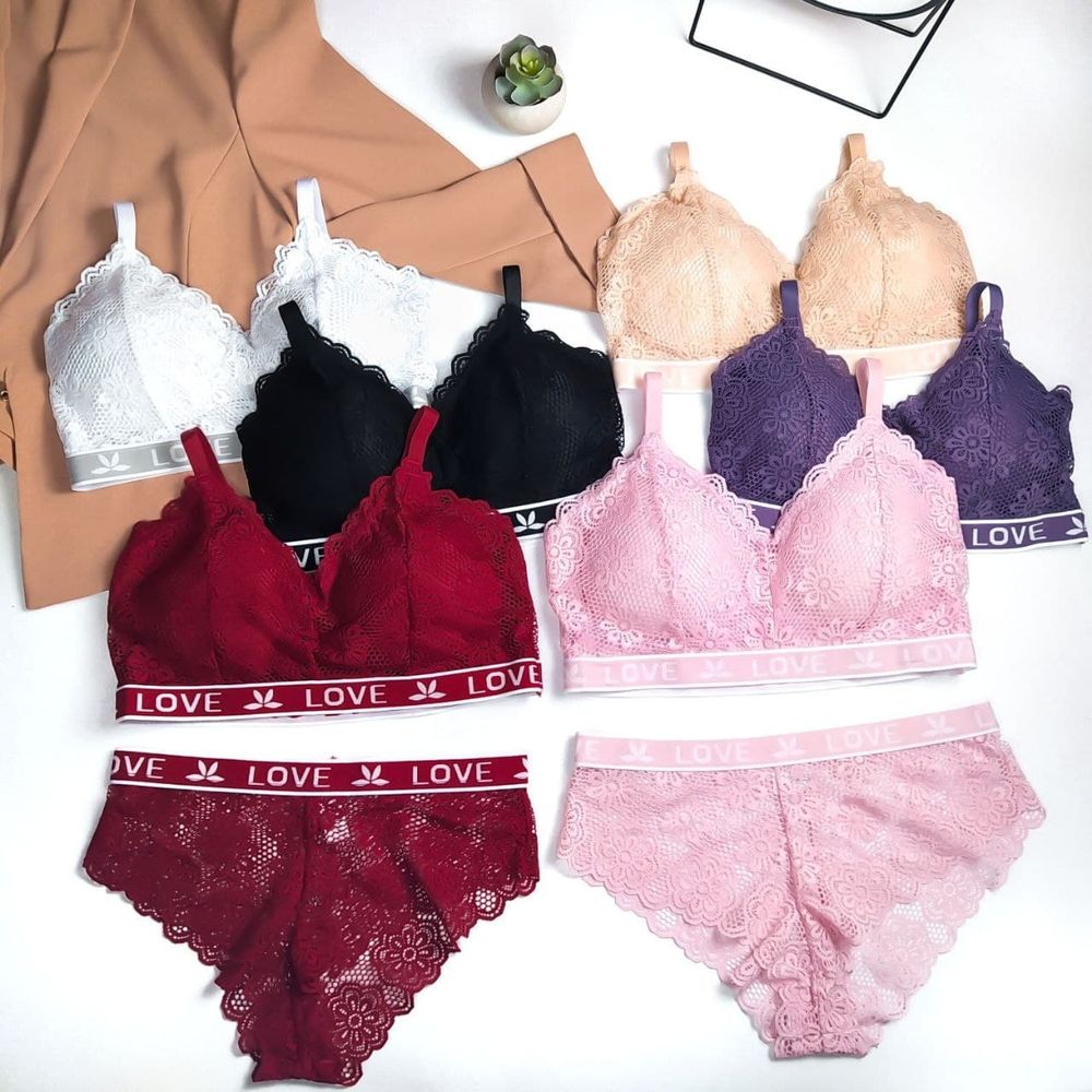 Кружевной комплект с красивым топом