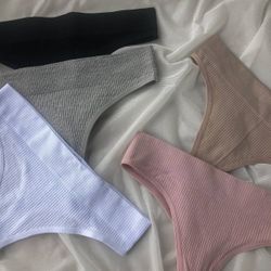 Класичні стрінги в рубчик