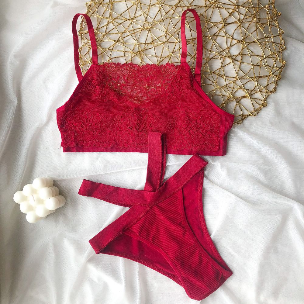 Комплект с акцентною талією