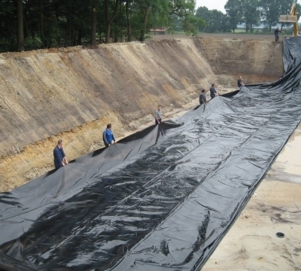 Плёнка чёрная, 40мкм, 3м/100м. полиэтиленовая (для мульчирования, строительная).