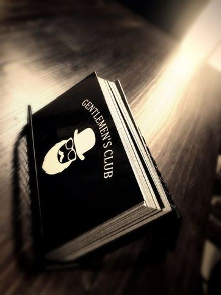 Фото 9 інтер'єру барбершопа "Gentlemen's club"