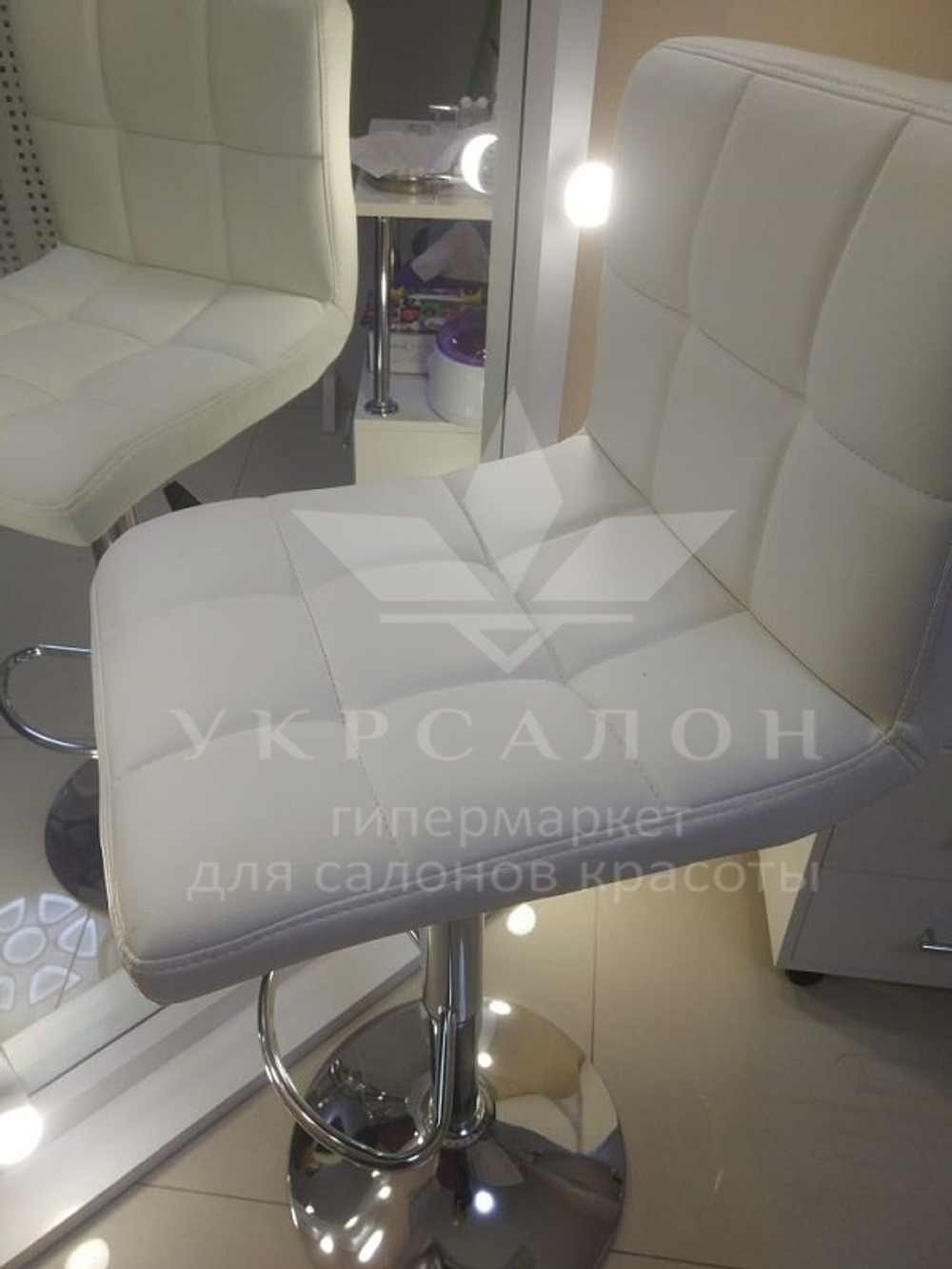 Стульчик для визажа Lion