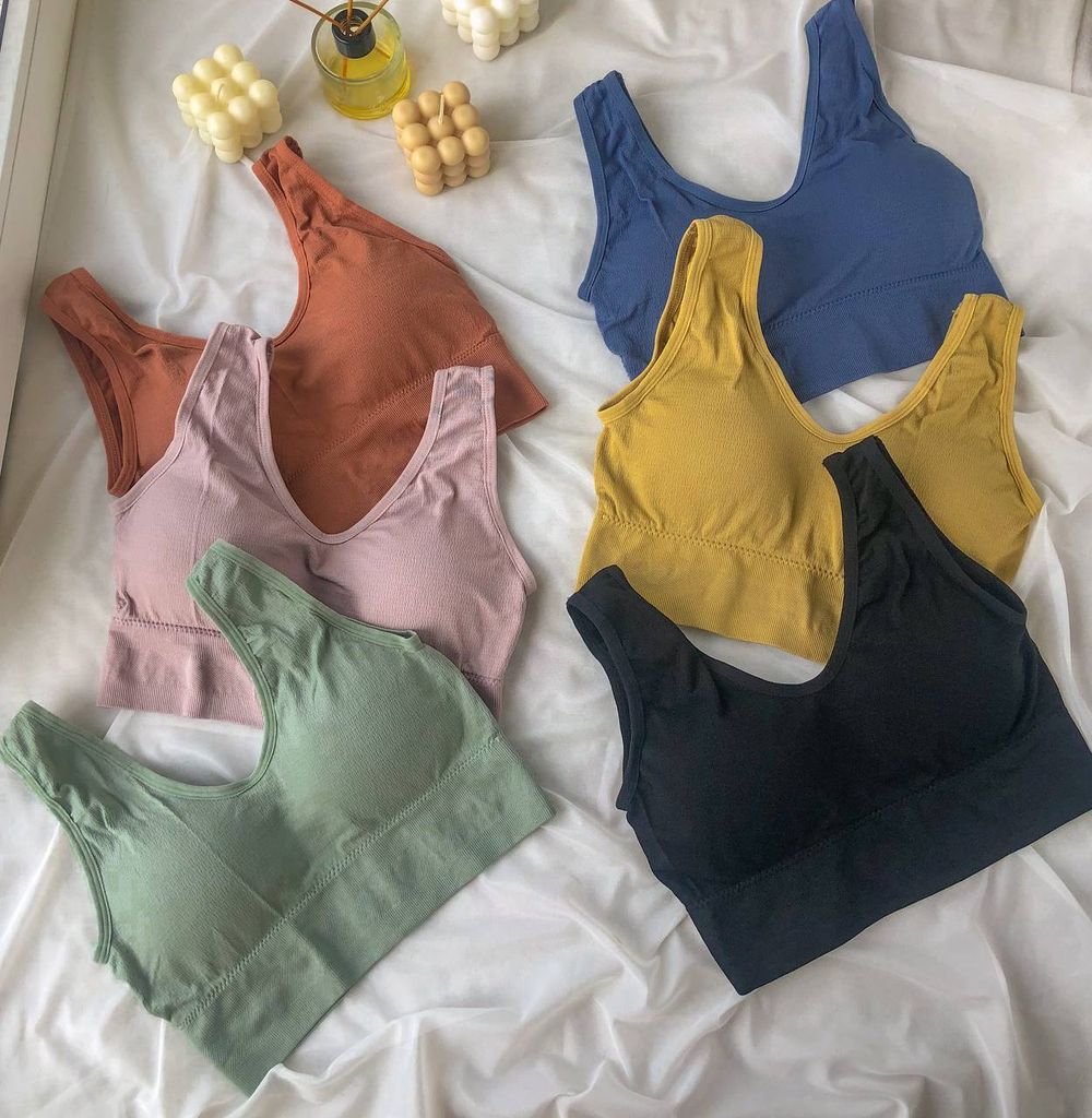 Топ на широких бретельках