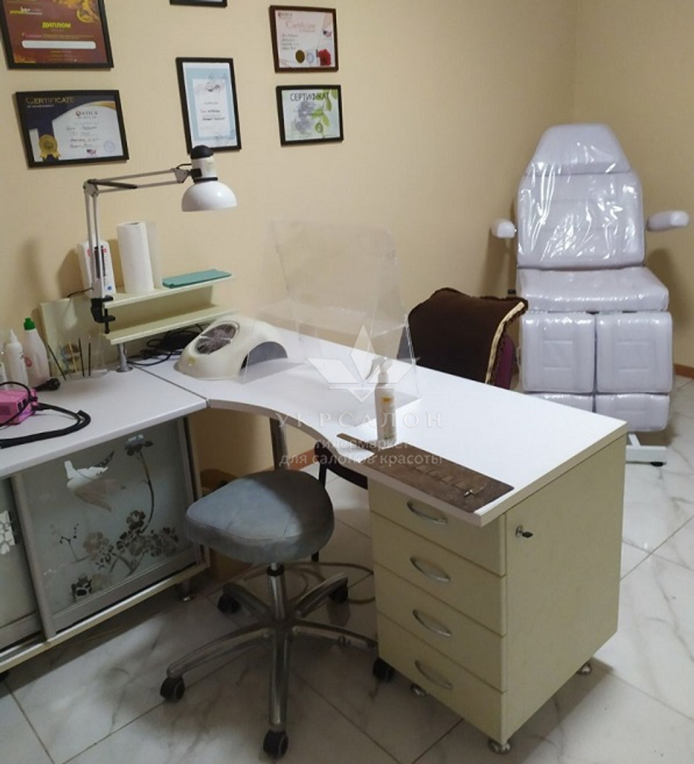 Педикюрно-косметологическая кушетка 246T