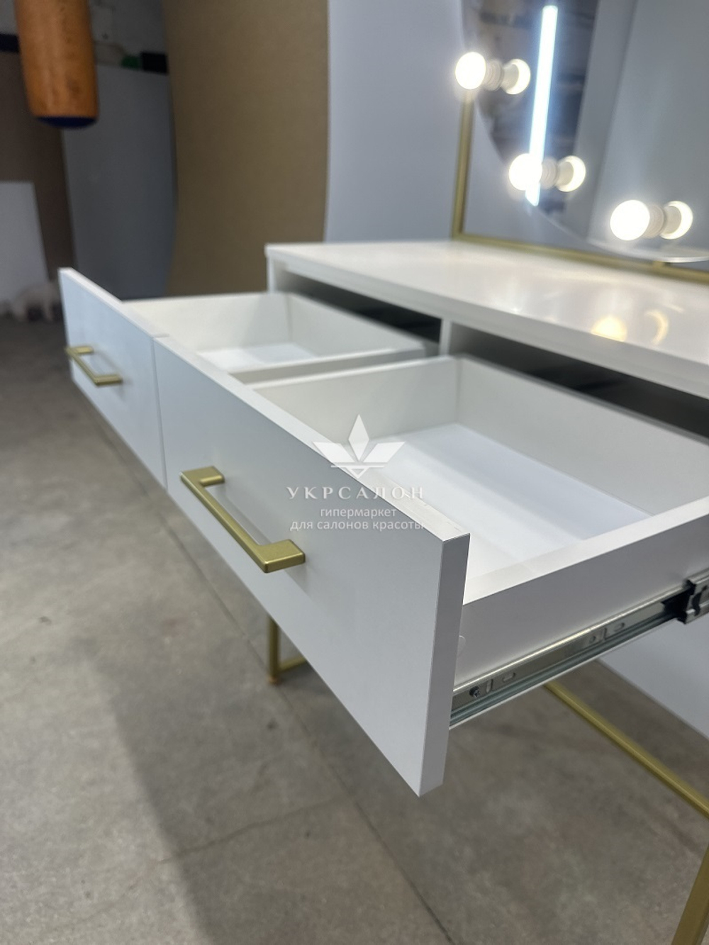 Робоче місце перукаря ДЗ-01