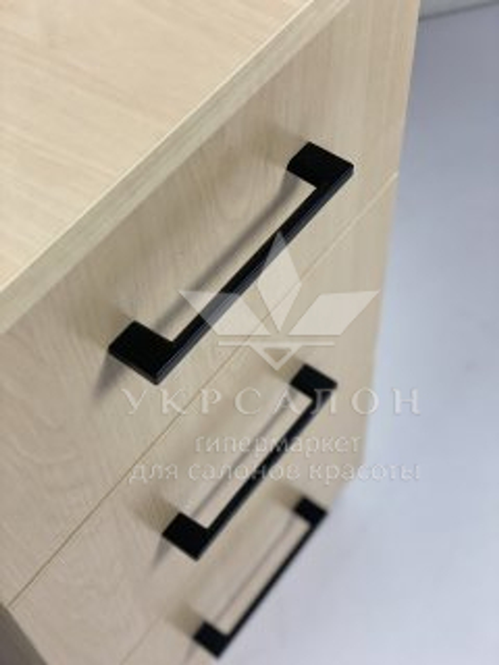 Маникюрный стол Veles