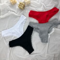 Гладенькі стрінги з ажурною вставкою