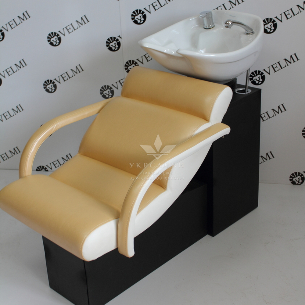 Комплект перукарських меблів Cheap One з кріслом Flamingo