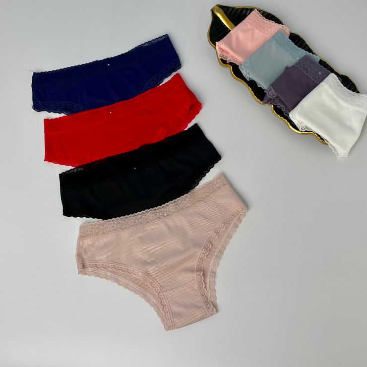 Американки з мереживною окантовкою