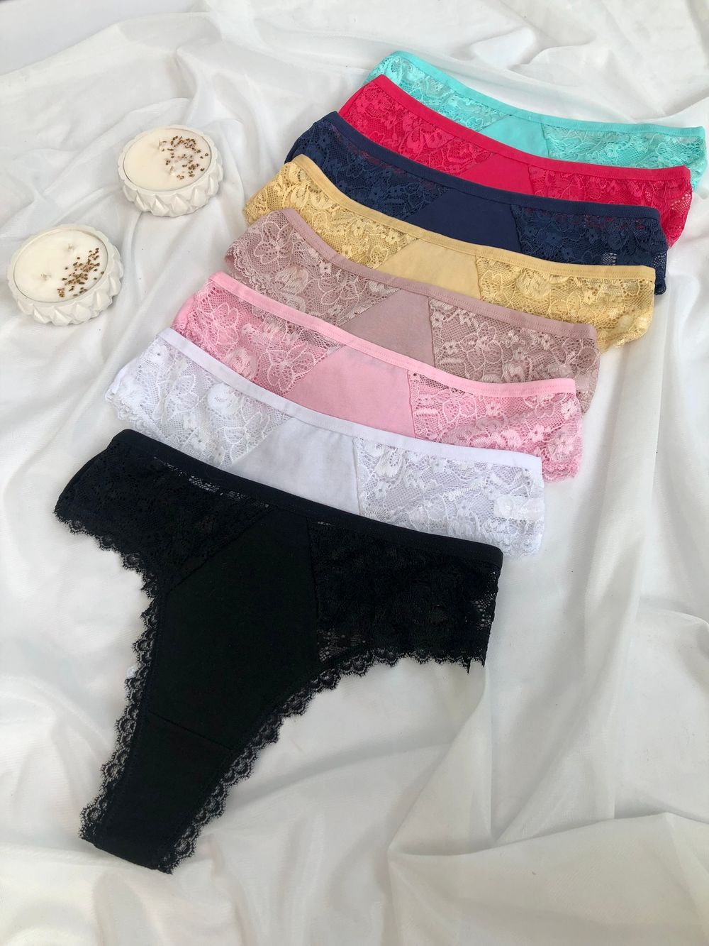 Стрінги з мереживом по боках