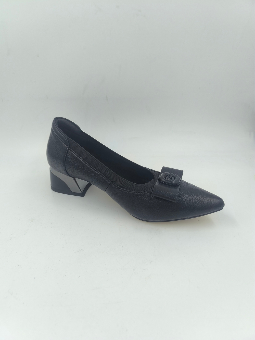 Женские туфли на невысоком каблуке из искусственной кожи
/ размеры 35-40