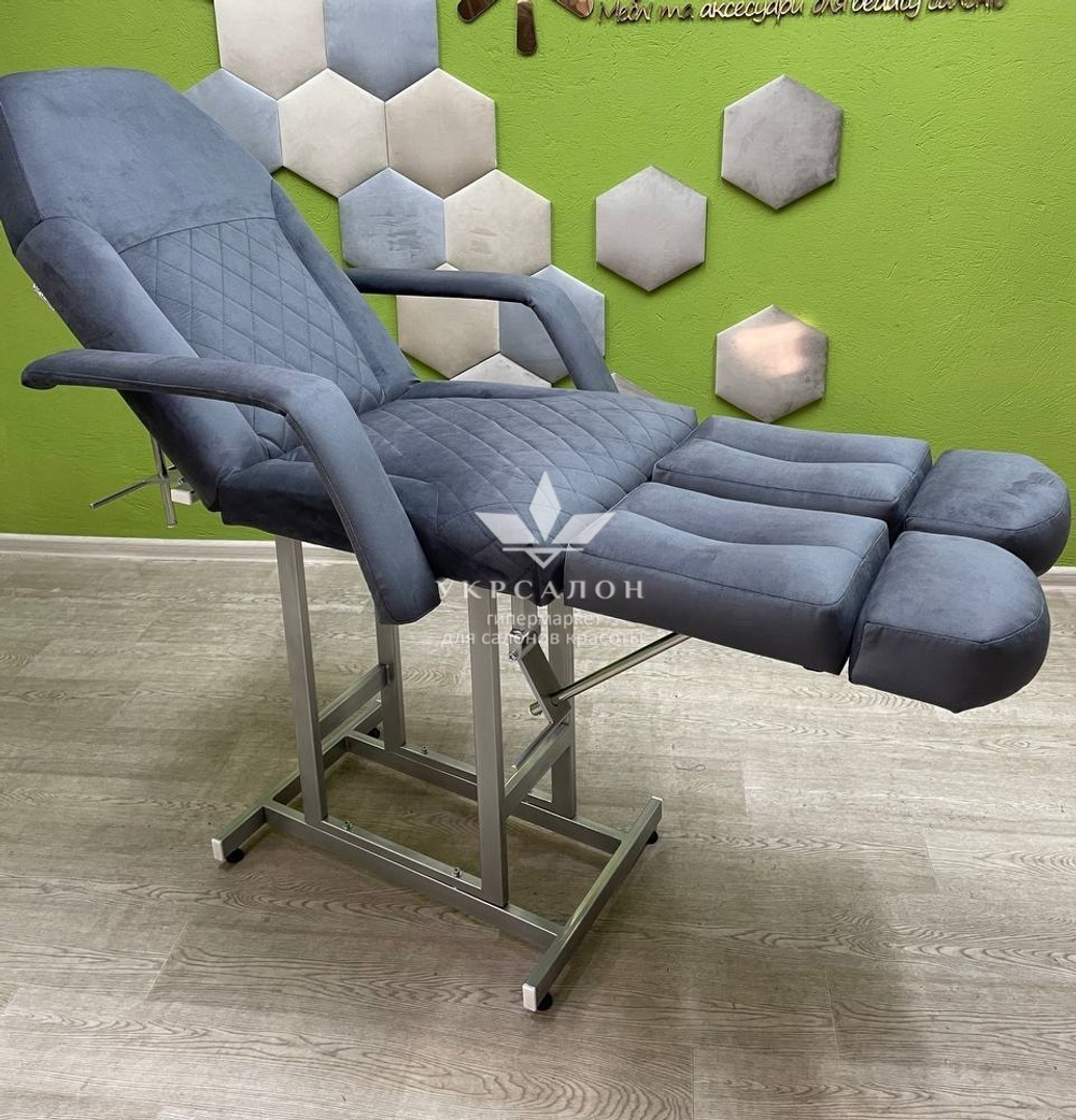 Педикюрне крісло Tertio зі стільчиком для педикюру Rior