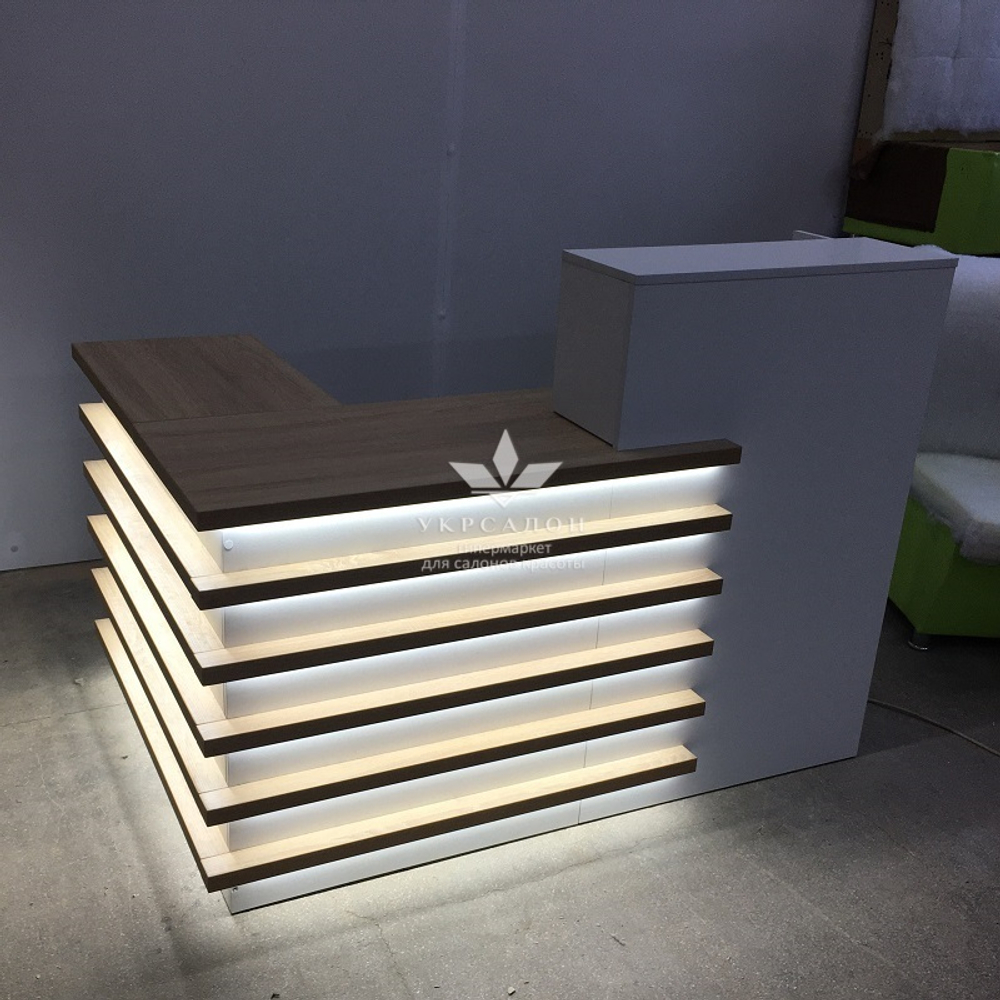 Стойка администратора угловая Style