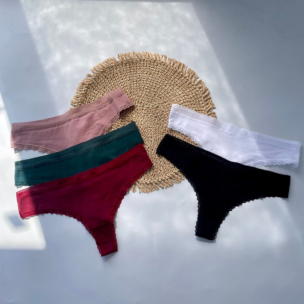 Стрінги с мереживною окантовкою