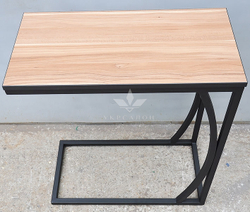 Столик для клієнтів 207