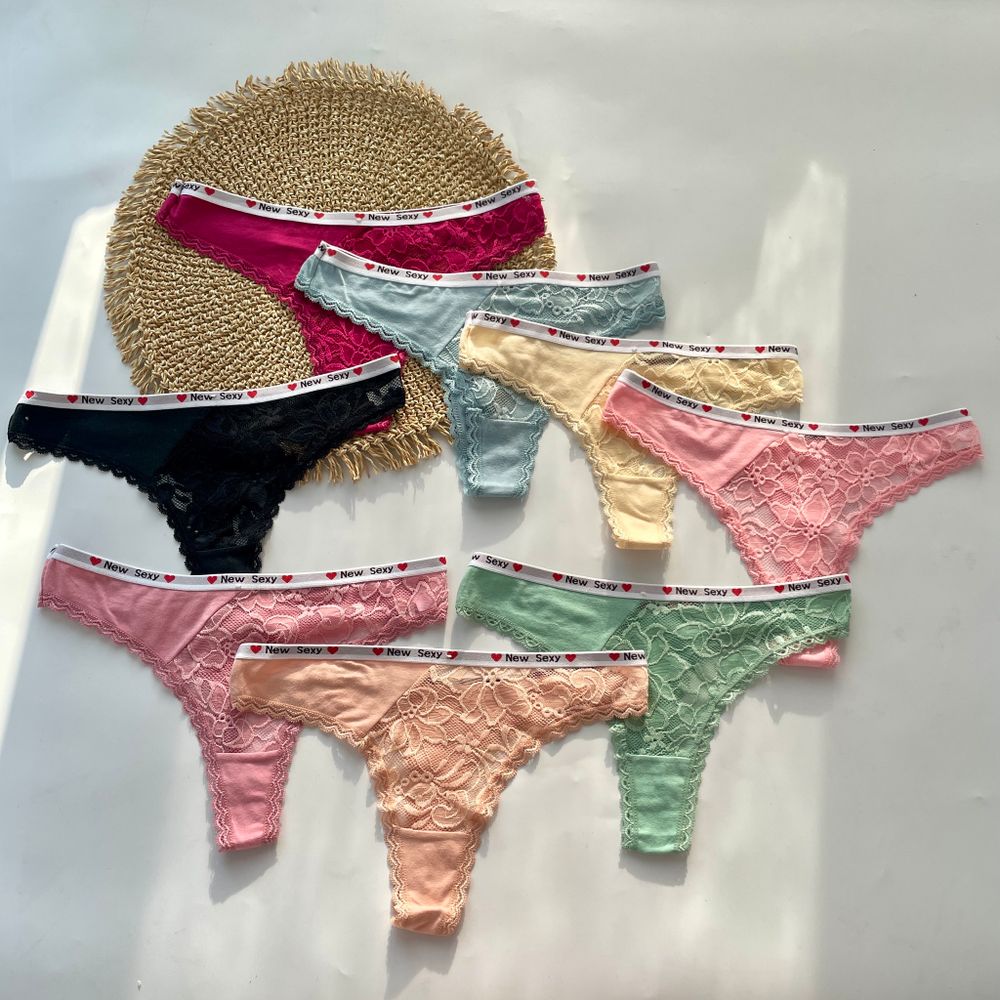 Мереживні стрінги з гладенькою вставкою