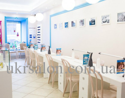 Стелаж для лаків з підсвічуванням Tower