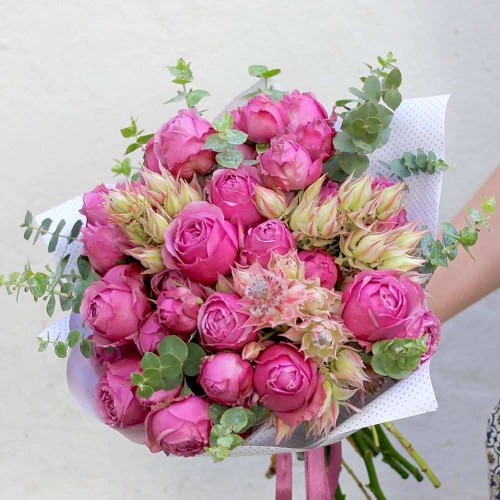 Троянди та серурія, Один з наших хітів - популярний букет з рожевих троянд сорту Misty Bubbles.