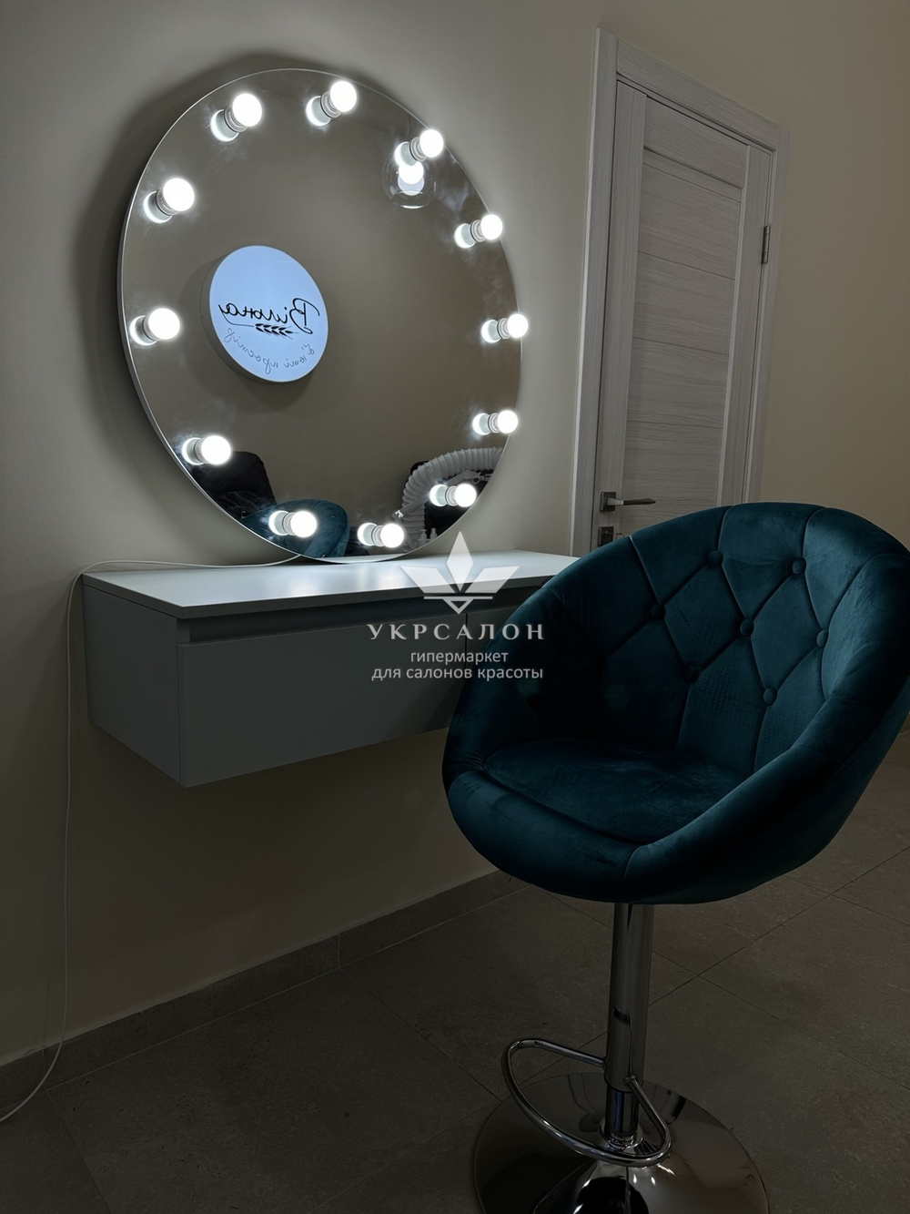 Стульчик для визажа Asti Star Velor