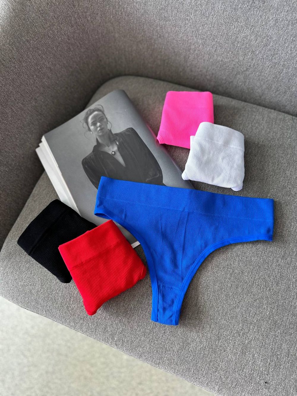 Стрінги в рубчик на високій посадці