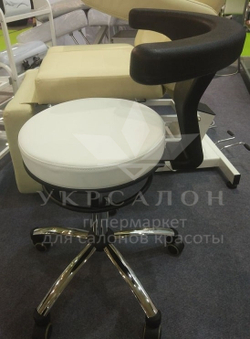 Стільчик майстра зі спинкою 1033