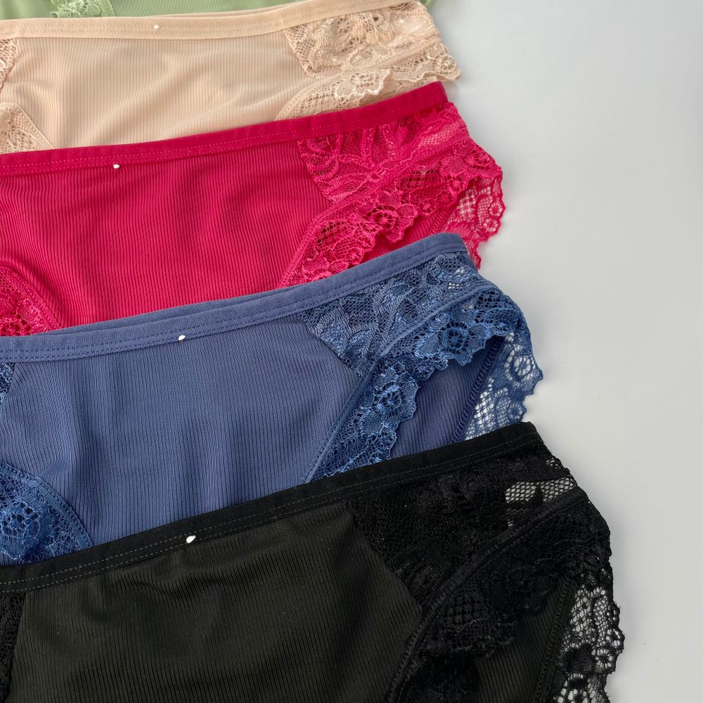 Сліпи з мереживом по окантовці