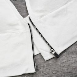 Топ с расстегивающейся молнией спереди