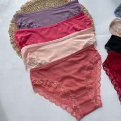 Сліпи з мереживом ззаду