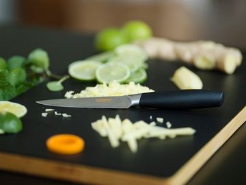 Ніж для коренеплодів Fiskars Functional Form 11 см (1016010)